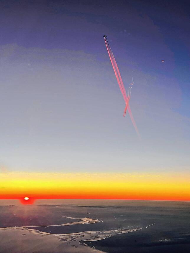 „Jedes Mal wenn ich ins Cockpit steige, bekomme ich die Sonne zu sehen“, sagt Matthias Wiehle. Dann bieten sich Ausblicke ...