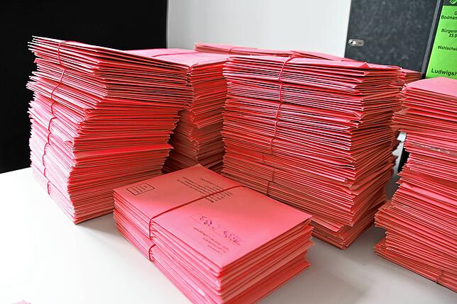 Mehrere Hundert Bürger haben von der Briefwahl Gebrauch gemacht. 941 Scheine wurden beantragt, aber das bedeutet nicht, dass wirklich ...