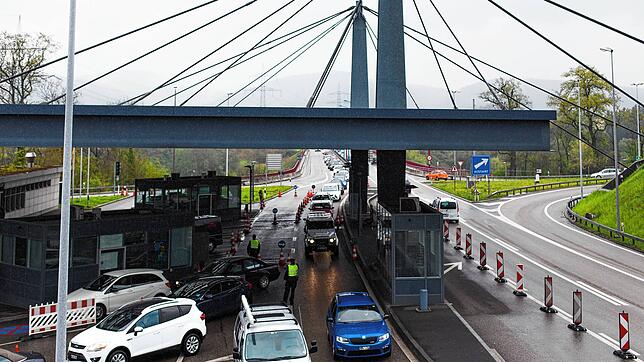 Der Grenzübergang Rheinfelden ist das Nadelöhr an der Schnittstelle zwischen deutscher und Schweizer Autobahn.