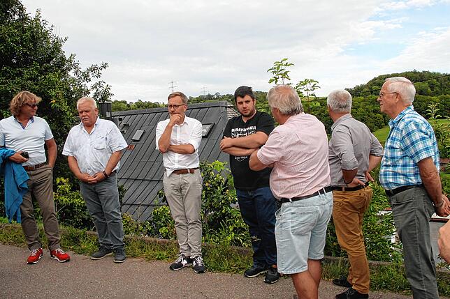Bei der Sommertour in Gaiß-Waldkirch (von links): Stadtrat Harald Ebi, Theo Merz, Leiter des Tiefbauamtes, OB Philipp Frank und ...
