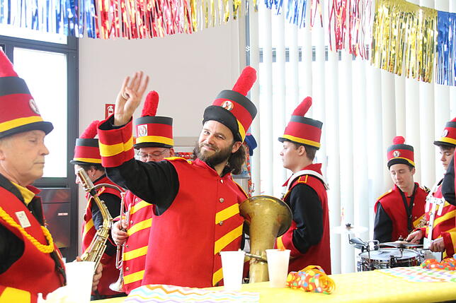 Bild 4: Narren besuchen am Rosenmontag die SÜDKURIER-Redaktion (Teil 2)
