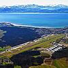Blick auf den Bodensee-Airport in Friedrichshafen und seine Landebahn aus der Luft (Archivbild).