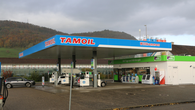 Bei den Taten handelt es sich unter anderem um einen versuchten Raub im September 2019 auf den Avec-Shop der Tamoil-Tankstelle in Frick.