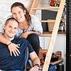 Amelia und Stefan Eichmann in ihrem gemütlichen Tiny House.