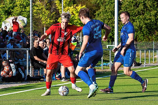 Bild 10: TuS Efringen-Kirchen holt sich ein 2:2 gegen den TuS Binzen &ndash; und wir haben Bilder!