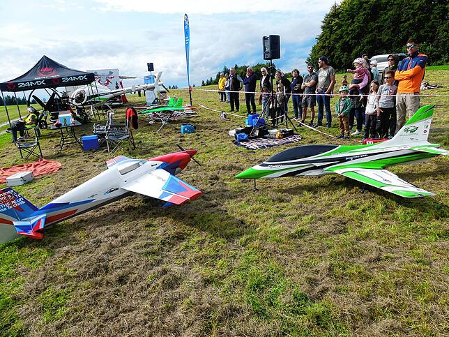 Bild 21: Großes Jubiläums-Flugplatzfest in Rickenbach-Hütten - hier sind die Bilder