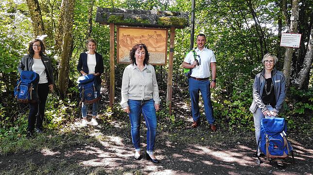 Auch zuhause lässt sich gut urlauben zeigt das Team der Blumberger Stadtverwaltung. Lena Hettich (von links), Nadine Götz, Daniela ...