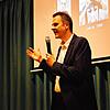 Der deutsche Amerikanist Michael Butter referierte am Dienstagabend im Dorfgemeinschaftshaus Nußdorf zum Thema Verschwörungstheorien.