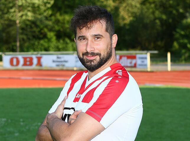 Erdal Kizilay (35) spielte als Kind in seinem Heimatort beim SC Lauchringen, wechselte mit 18 Jahren zum FC Bülach/CH. Stationen als ...