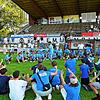 Party im Elzstadion: Der VfB Waldshut feiert mit seinen Fans den Aufstieg in die Landesliga.