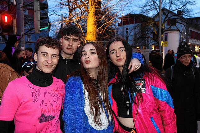 Bild 17: In Petershausen steht der Narrenbaum! Alle Fotos vom Freitagabend