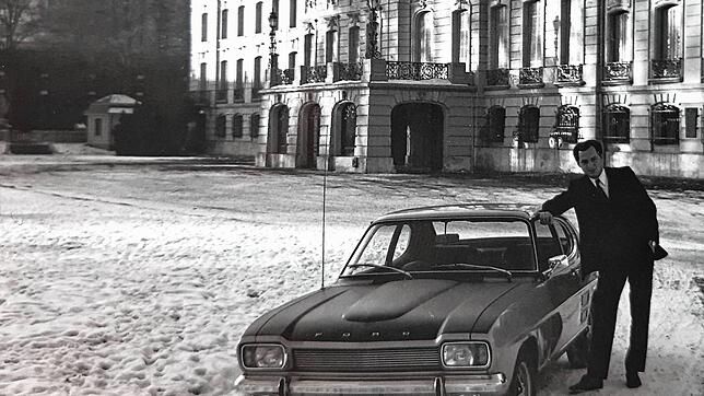 Winter 1970/1971: Adrian Bocec mit seinem ersten Auto, einem Ford Capri. &bdquo;Das Bild entstand im Schlosspark zu Donaueschingen, zu ...