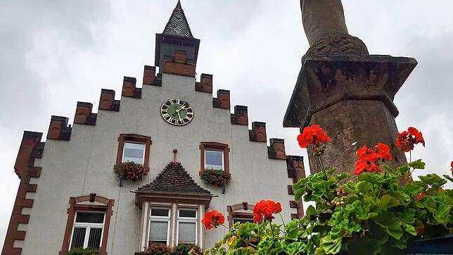 Die Sanierung des denkmalgeschützten Rathauses in Stühlingen wird konkreter. Mitte September soll der Bauantrag eingereicht werden, im ...