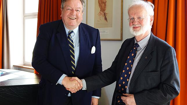 Der neue Vorsitzende und der neue Ehrenvorsitzende: Maximilian Dietzsch-Doertenbach (links) und Professor Robert Leicht.
