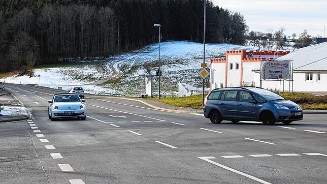 Dieser Abschnitt der B&nbsp;313 in Mühlingen-Mühlweiler wird wohl in einigen Monaten durch das Regierungspräsidium saniert werden. Von ...