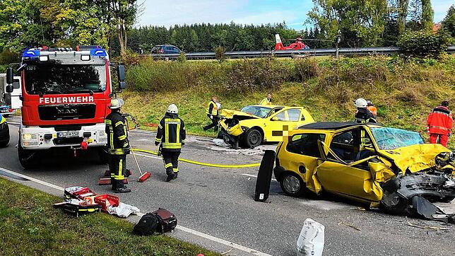 Auf der B27 in Richtung Behla ist es am Freitag zu einem schweren Unfall gekommen. Laut Polizei sind die beiden Autos womöglich frontal ...