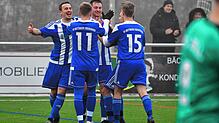 Die SG Mettingen/Krenkingen setzte sich im Spitzenspiel der Bezirksliga Hochrhein gegen den Tabellenführer FC Zell mit 3:2 durch. Zwei ...