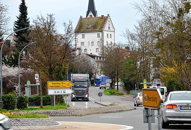 Zwei weitere Kreisel könnten in der Innenstadt den Verkehr flüssiger machen, einer davon auf Höhe des Bischofschlosses im Hintergrund.