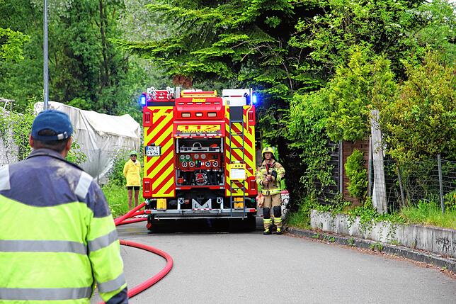Bild 6: Einsatzkräfte verhindern Schlimmeres – Bilder vom Brand im Industriegebiet