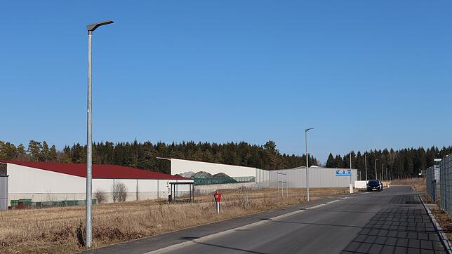 Die neuen LED-Straßenlampen, für die der Gemeinderat jetzt die Bauleistungen vergeben hat, werden so aussehen wie die Leuchten im ...