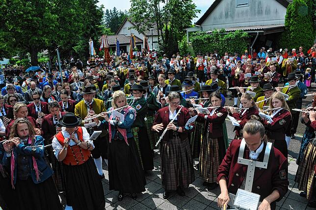 Bild 27: Der Musikverein Riedheim veranstaltet den Pfingstmusikfest Jubiläumszug – das sind die besten Bilder