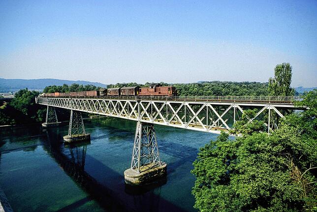 Die Hemishofer Rheinbrücke: Das filigrane Bauwerk könnte für regulären Personenverkehr zu schwach sein, befürchtet Wagenhausens ...