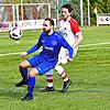 Matchwinner: Michael Flad (vorn, gegen Weilheims Lucca Flum) sicherte dem TuS Efringen-Kirchen in der Nachspielzeit den wichtigen ...