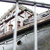 Auf einem Werftgelände der Bodensee-Schiffsbetriebe im Konstanzer Hafen steht seit 14 Jahren ein früherer Lastensegler, der als ...