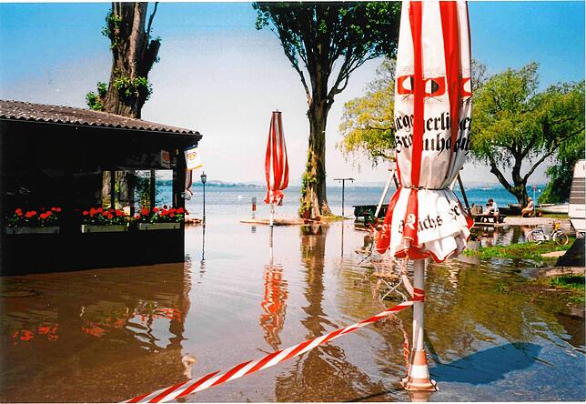 Bild 13: Archivfotos vom Hochwasser 1999: Reichenau vom Festland abgeschnitten