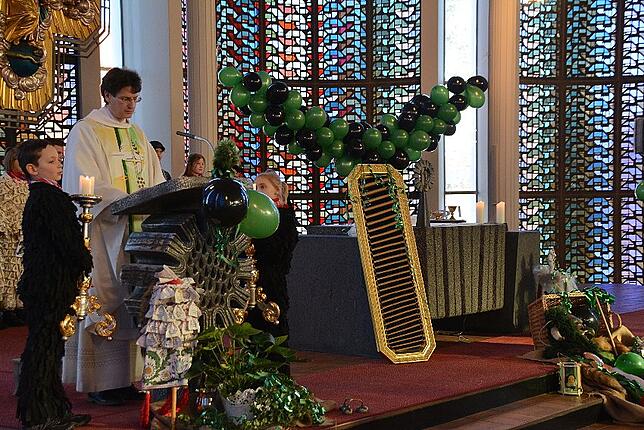 Bild 7: Bilder vom Narrentreffen der Urviecher-Zunft: Narrenmesse und Zunftmeisterempfang