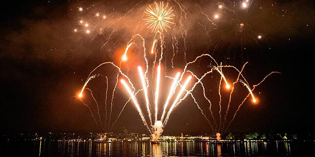 (Archivbild) Der mehrfache Pyrotechnik-Weltmeister Joachim Berner wurde auch für das Seenachtfest-Feuerwerk 2022 engagiert.