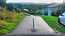 Ein Poller ganz oben bei der Bühlstraße und einer ganz unten nahe der Friedrich-Ebert-Straße sind ein klares Zeichen: Auf der Straße ...