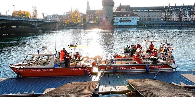 (Archivbild) DLRG Konstanz und Feuerwehr tauchen im Rahmen der jährlichen Seeputzete immer den Grund des Seerheins ab. Haben sie auch ...