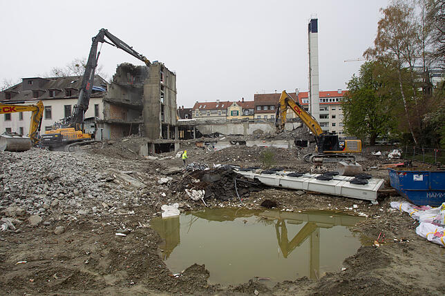 Bild 17: Chronologie eines Abrisses: Wir haben den Rückbau des Vincentius-Krankenhauses in Bildern und Videos begleitet