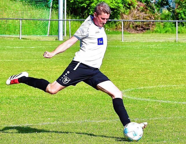 Abschied: Routinier und Sportchef Manuel Berger will in der kommenden Saison nur noch in der „Zweiten“ des SV Buch spielen.