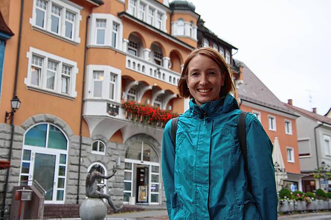 Susen Katter in der Stockacher Oberstadt. Für deren Umgestaltung und Belebung will sie sich als Bürgermeisterin einsetzen.