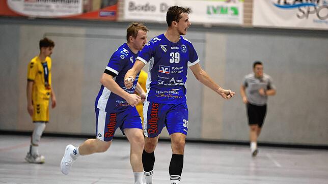 Der Steißlinger Maximilian Maier feiert einen Torerfolg (hier im Spiel gegen die HSG Konstanz II). Die Hegauer bauten ihren Vorsprung an ...