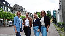 Freuen sich schon auf die Veranstaltungen im Sommer (von links): Regina Brüsewitz, Geschäftsführerin der Tourismus- und Stadtmarketing ...