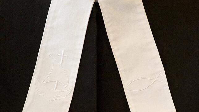 Am Beffchen erkennt man auch die evangelische Pfarrerin. Bild: dpa