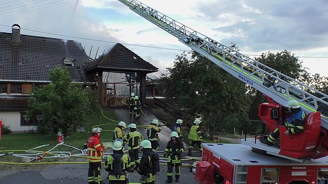 Bild 2: Alle Bilder zum Großbrand eines Schwarzwaldhauses in Höchenschwand