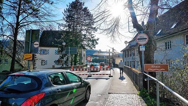 Gegen 15 Uhr war dann der Grenzübergang in Rheinheim komplett abgeriegelt.