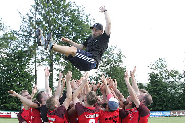 Bild 5: Dramatisches 2:1 gegen SV Berau: FC Hochrhein ist Meister &ndash; wir haben die Bilder!