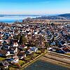 In der Gemeinde Moos (Ortsteil Moos im Vordergrund, Archivbild) soll ein Mehrfamilienhaus mehrere Anliegen bedienen.