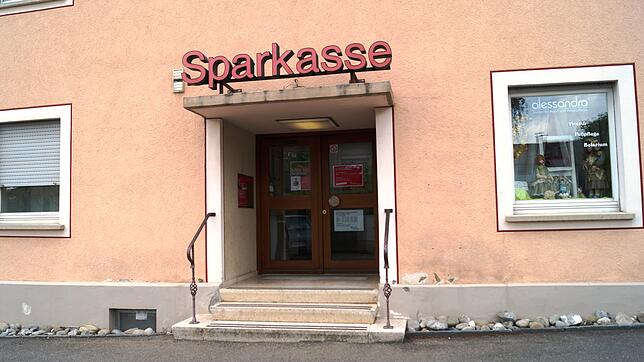 Ab Januar 2019 soll die Sparkassenfiliale Beuren Geschichte sein. Dass auch der dortige Geldautomat und der übrige Selbstservicebereich ...