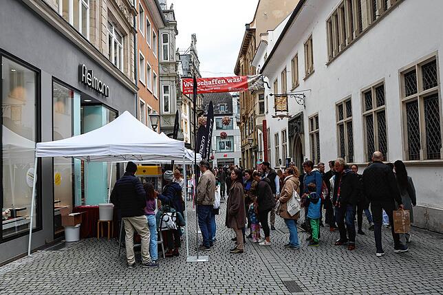 Bild 10: Der Augustinerplatz ist beim verkaufsoffenen Sonntag in der Hand der Vereine