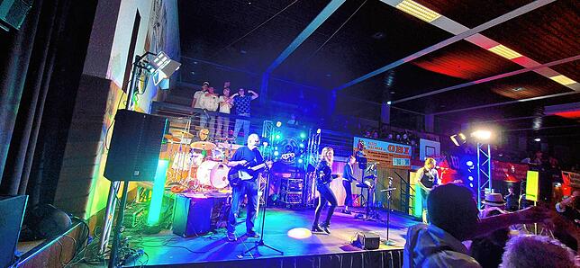 Die Liveband Popcorn hat den Gästen ordentlich eingeheizt und für gute Stimmung gesorgt.