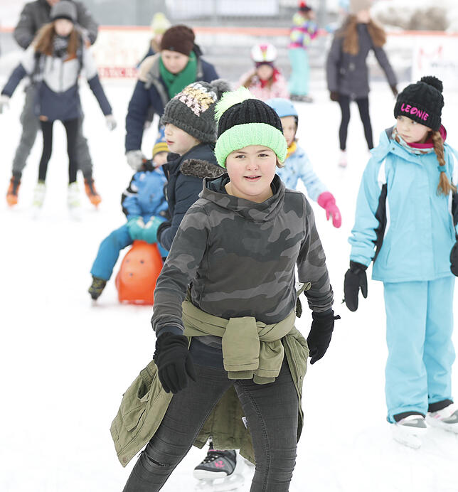 Bild 11: Bilder vom SÜDKURIER-Aktionstag auf der Blumberger Eisbahn