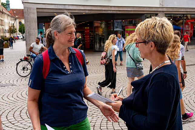 Anne Forster sammelt selbst Müll ein, wenn sie mit ihrem Hund unterwegs ist.
