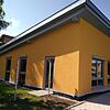 Der eingeschossige Anbau der Kindertagesstätte Behla.