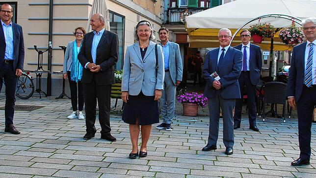 Georg Link (Vorsitzender Förderverein Hospiz Johannes), Susanne Heckel (ab 1. Juli neue Präsidentin Rotary-Club Sigmaringen), Dirk ...